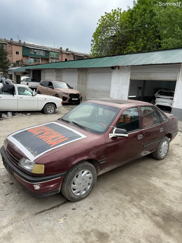 Opel Vectra B 1990 · 1.8 MT