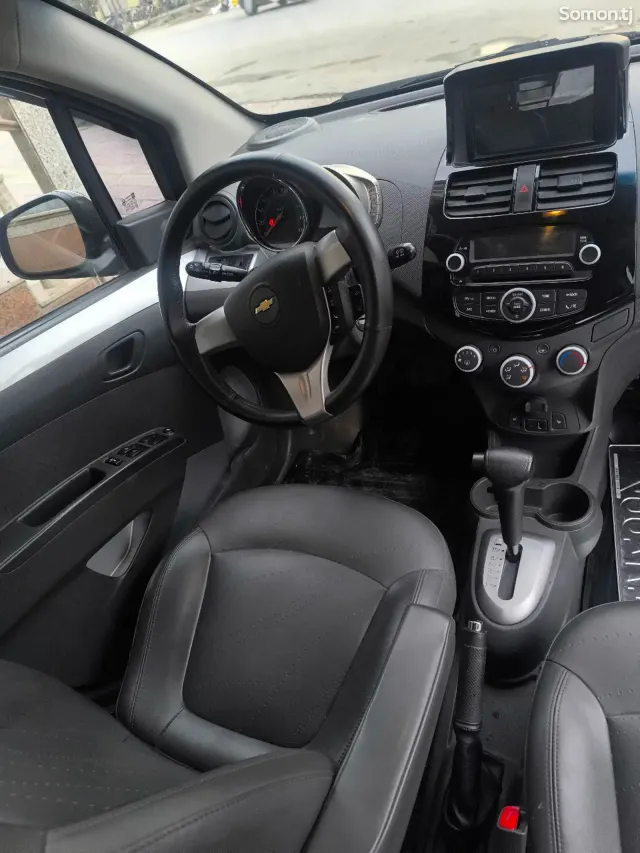 Chevrolet Spark 2014 · 1.1 AT