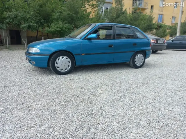 Opel Astra F 1994 · 1.6 MT