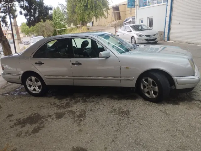 Mercedes-Benz E class 1997 · 2.2 MT