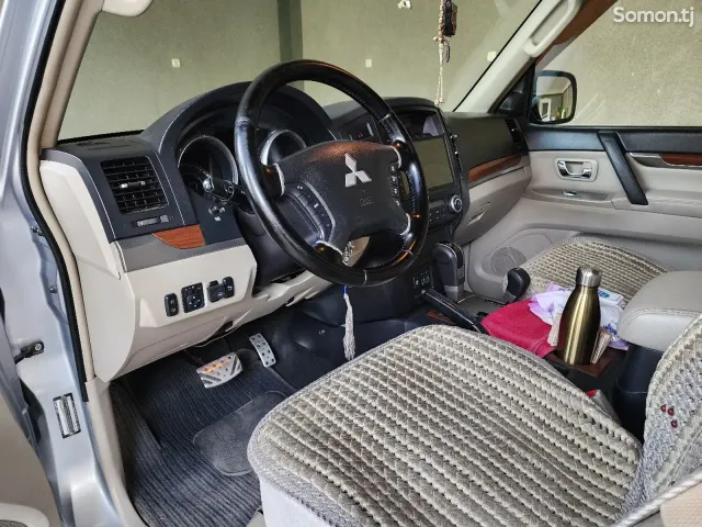 Mitsubishi Pajero 2008 · 3.0 AT