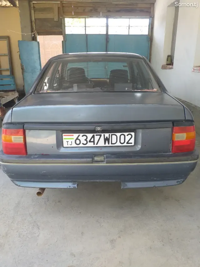 Opel Vectra A 1989 · 1.6 MT