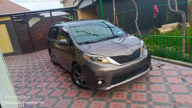 Toyota Sienna 2015 · 3.5 AT