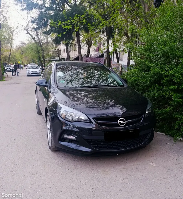 Opel Astra J 2014 · 1.6 MT