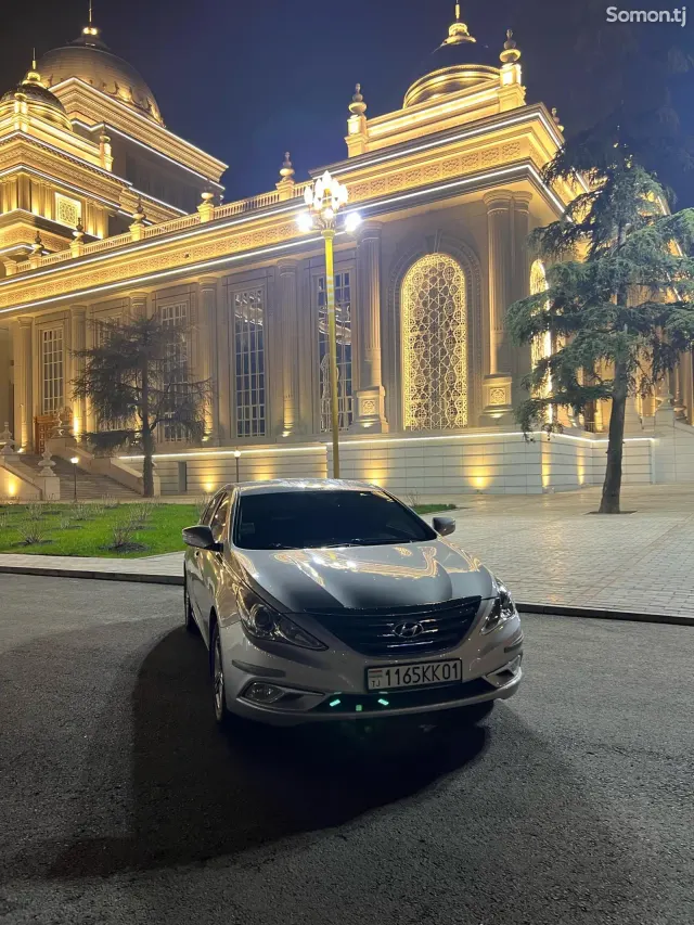 Hyundai Sonata 2015 · 2.0 AT