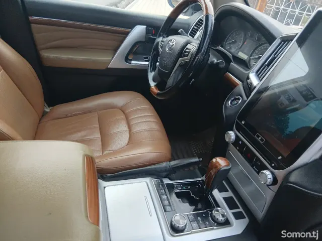 Toyota Land Cruiser 2011 · 4.0 AT