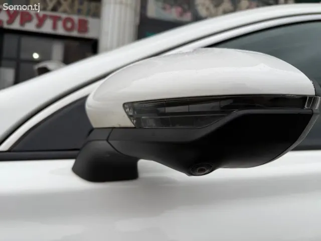 Hongqi E-HS3 2019 · AT