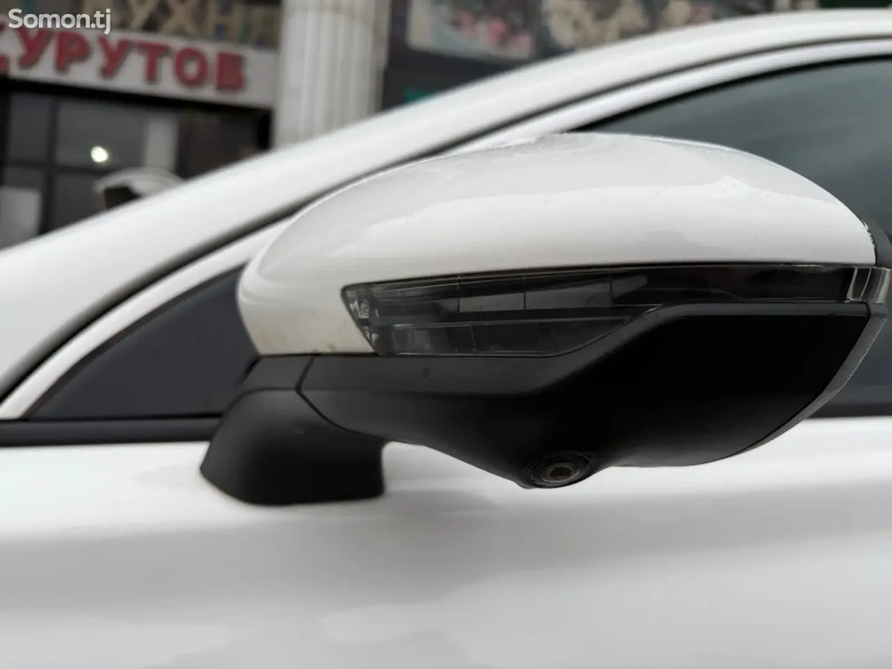 Hongqi E-HS3 2019 · AT