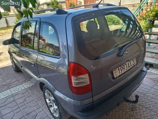 Opel Zafira 2005 · 1.8 MT