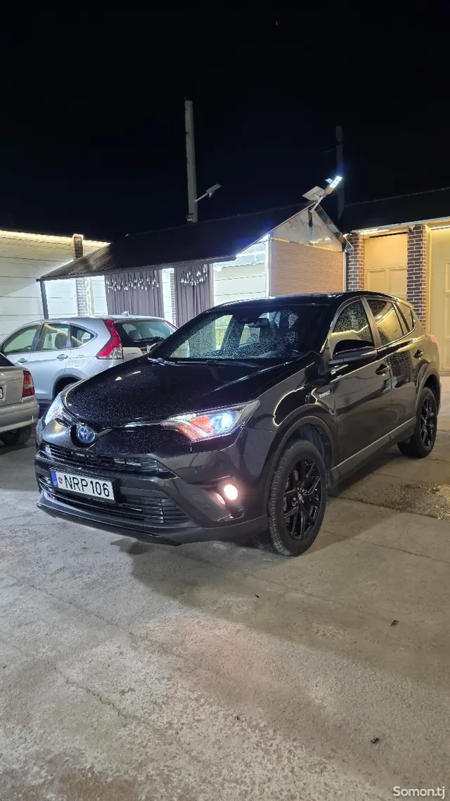 Toyota RAV 4 2018 · 2.5 AT