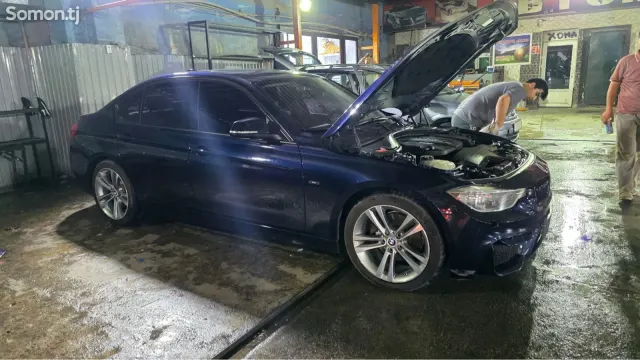 BMW 3 series 2015 · 2.0 AT