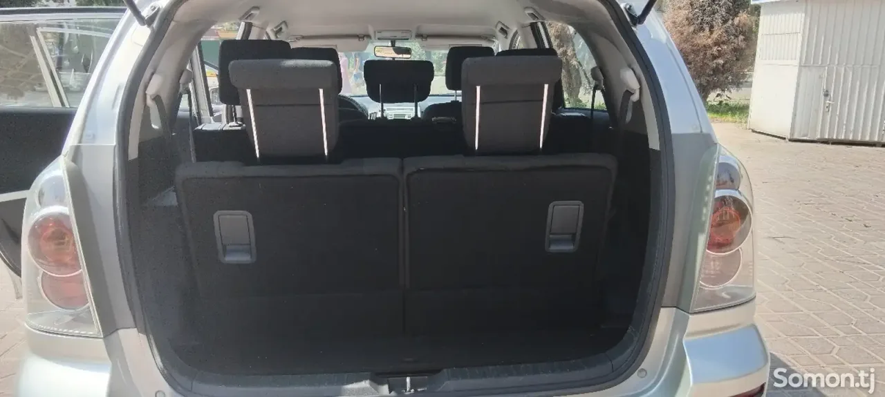 Toyota Verso 2006 · 2.2 MT