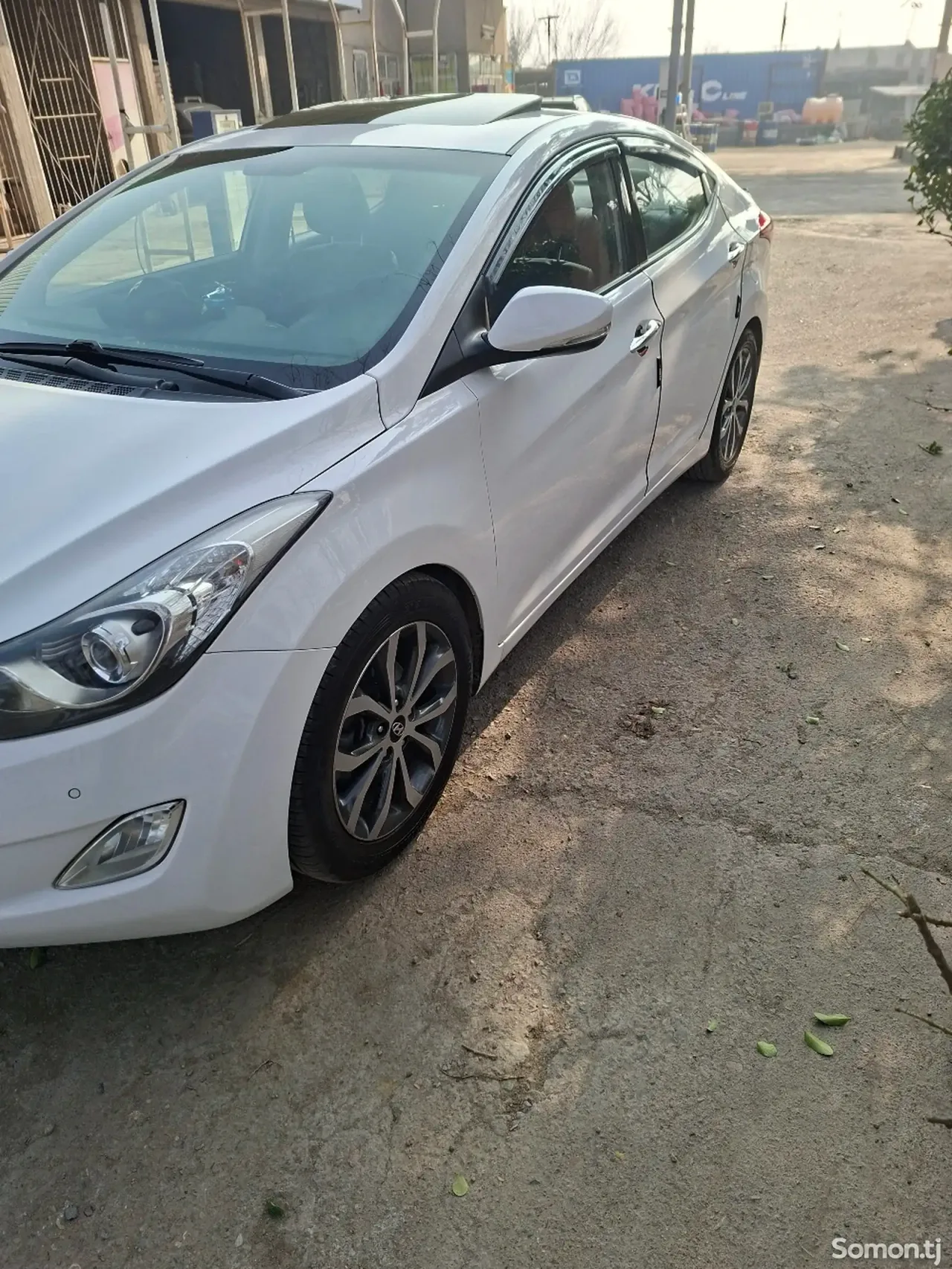 Hyundai Avante 2013 · 1.6 AT