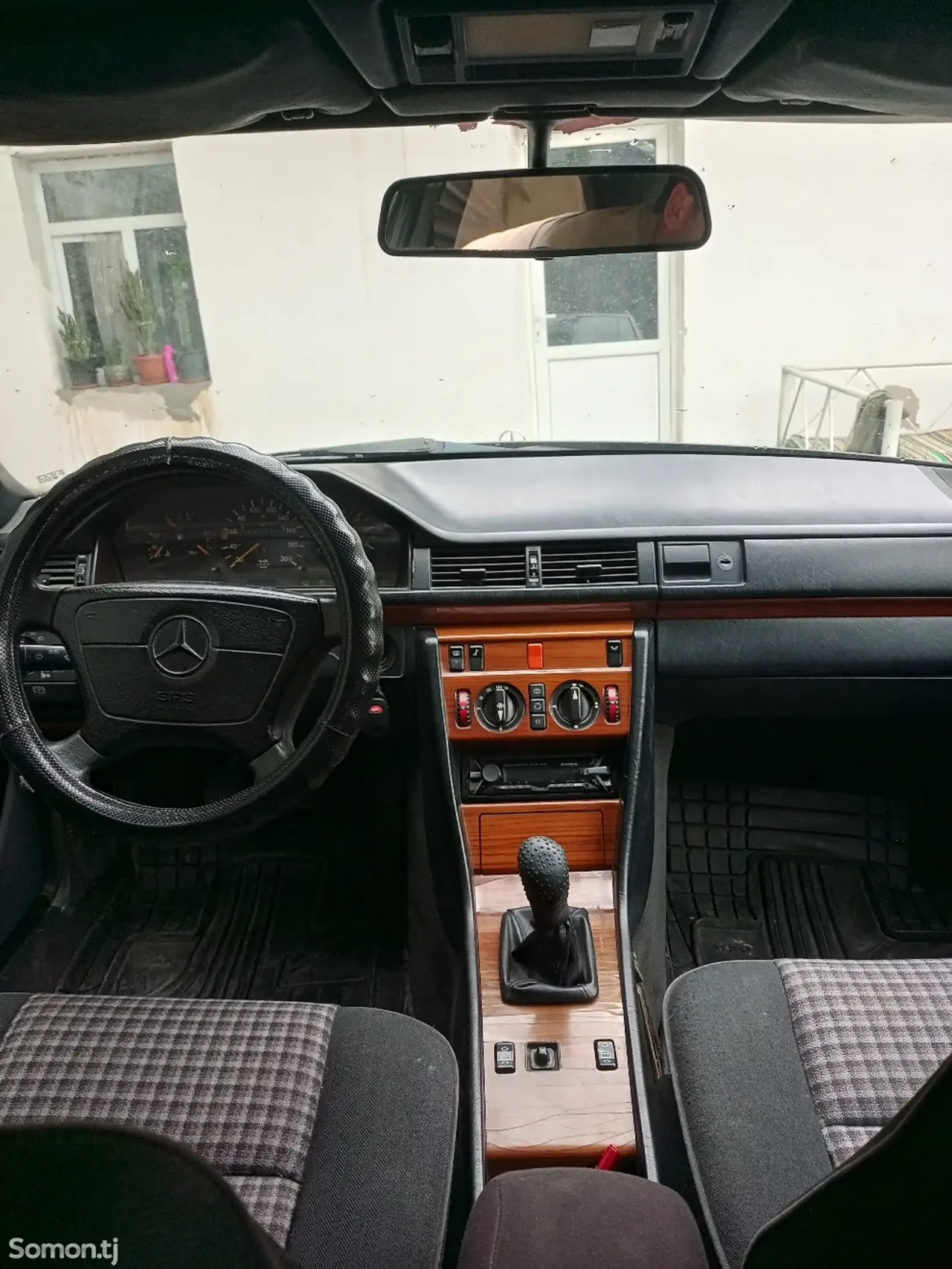 Mercedes-Benz W124 1992 · 2.5 MT
