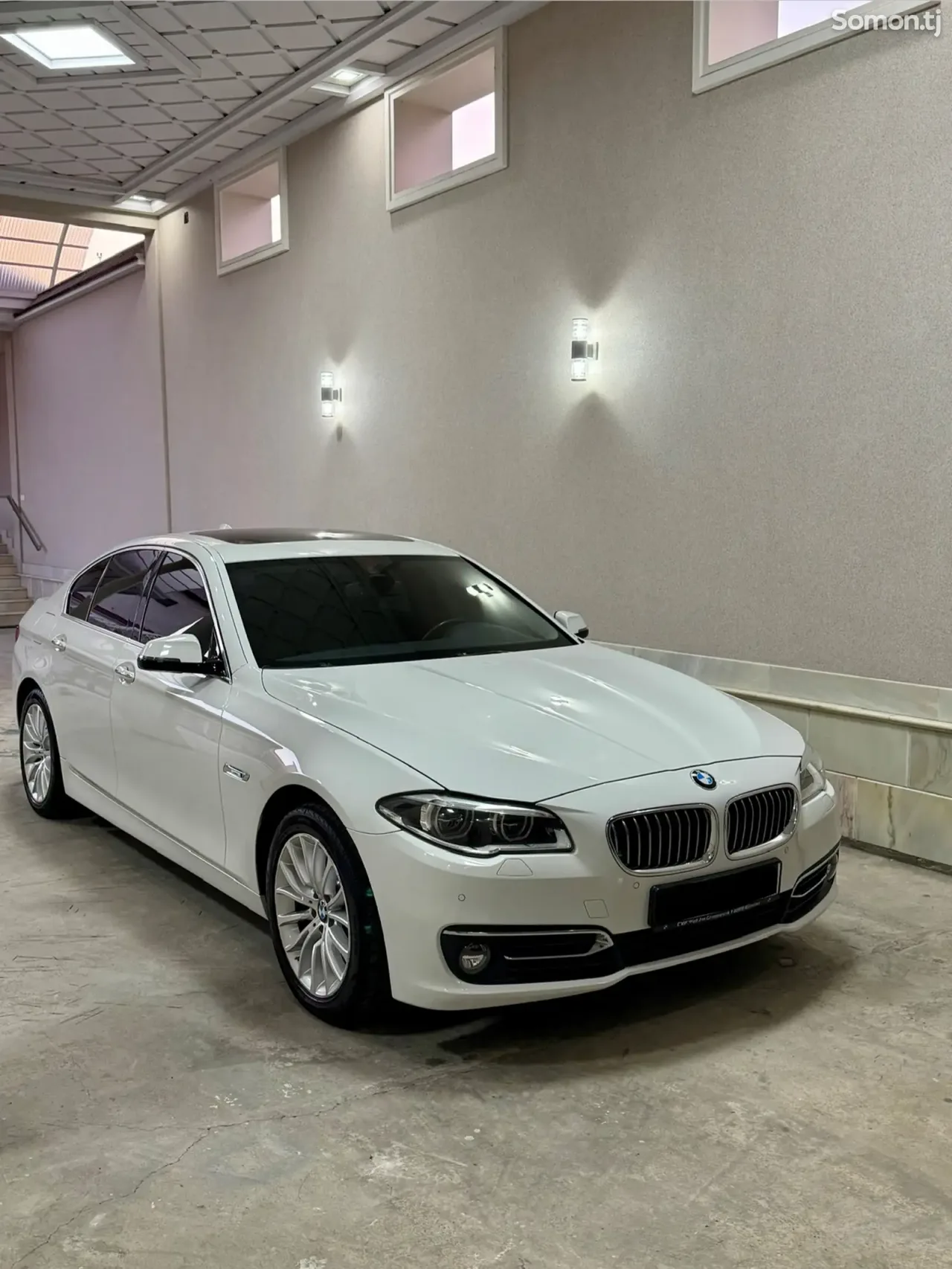 BMW 5 series 2015 · 2.0 AT
