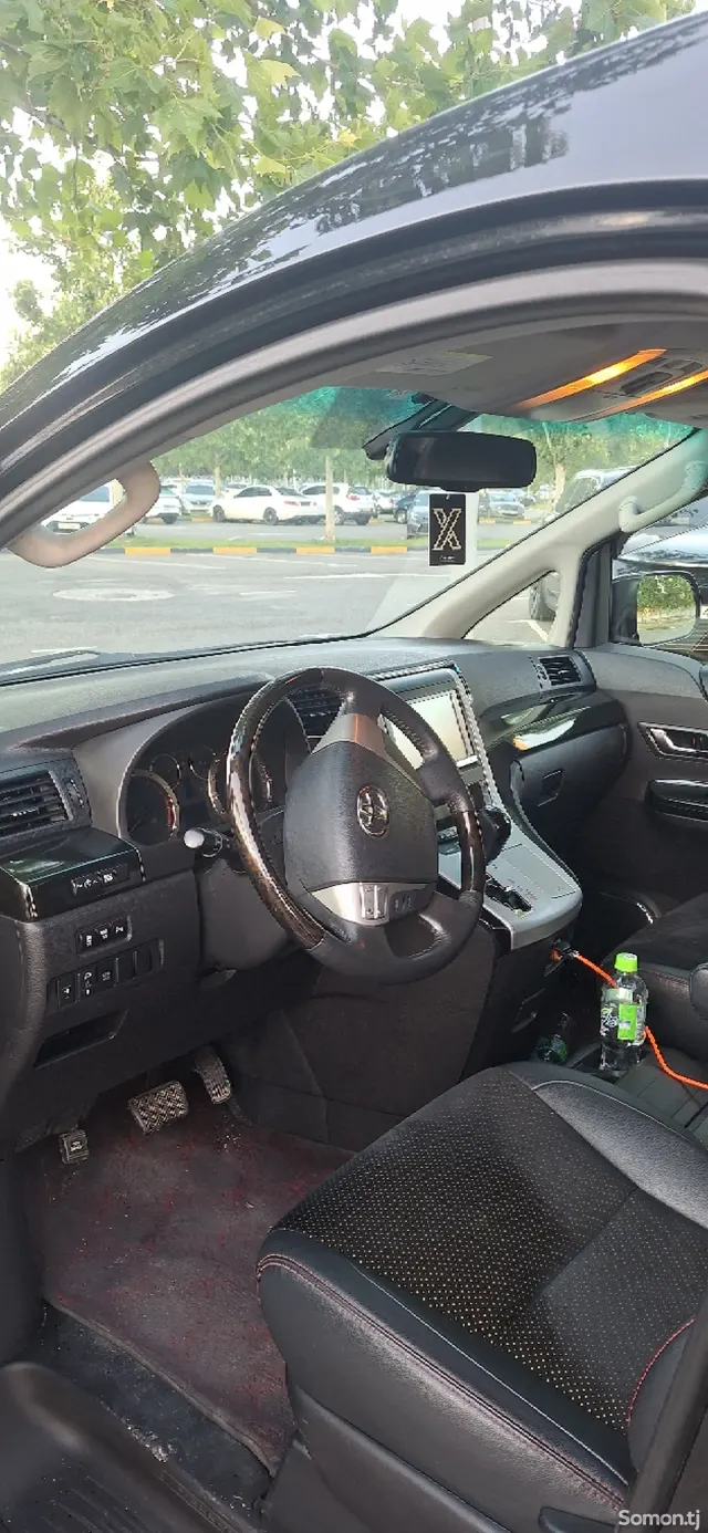 Toyota Vellfire 2014 · 2.4 AT