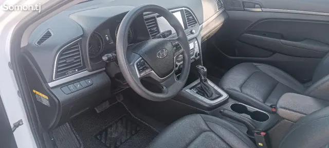 Hyundai Avante 2017 · 1.6 AT