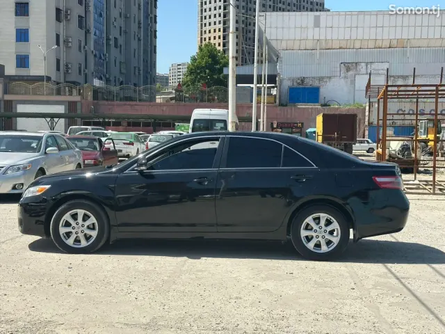 Toyota Camry 2011 · 2.4 AT