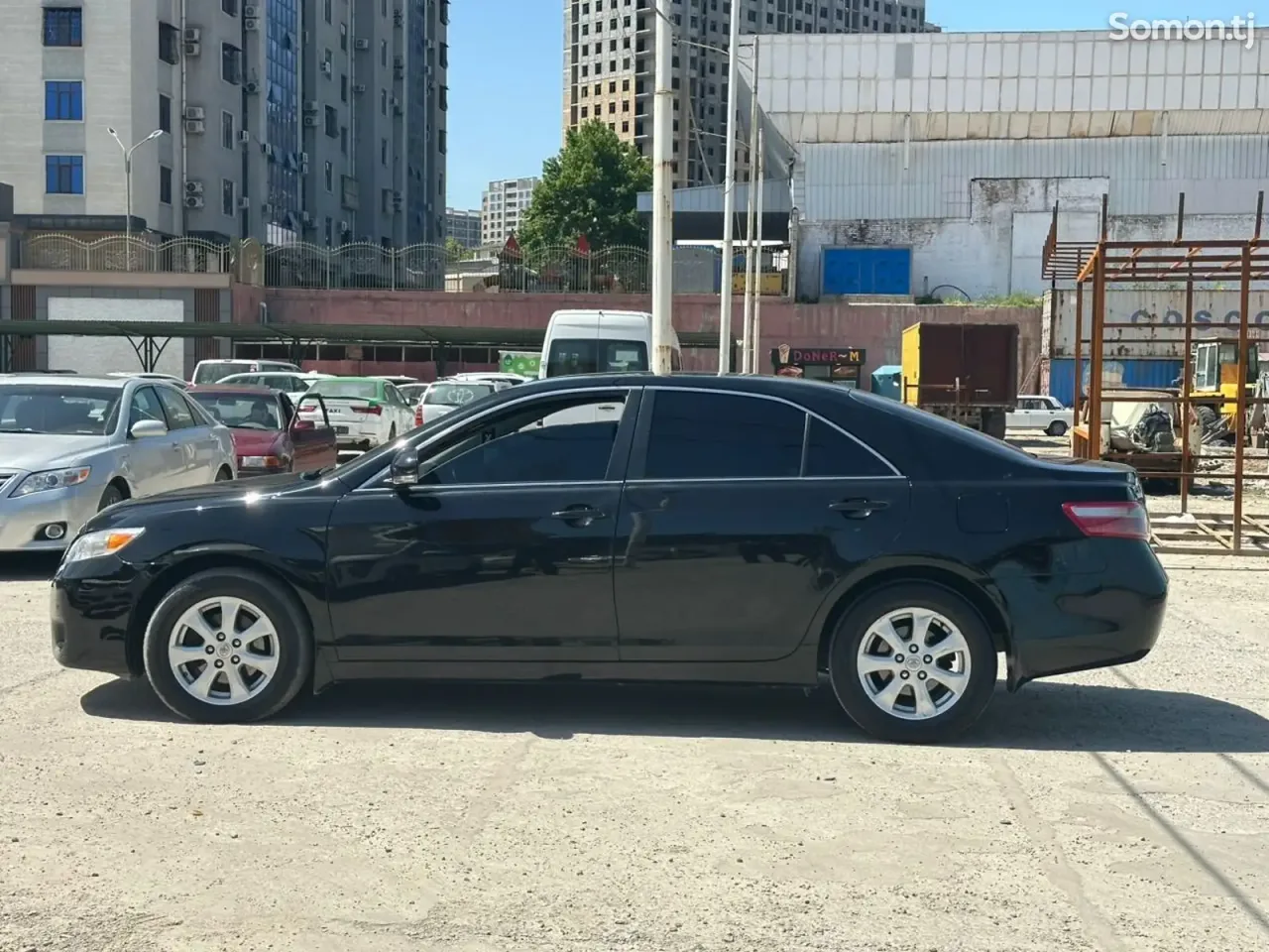 Toyota Camry 2011 · 2.4 AT