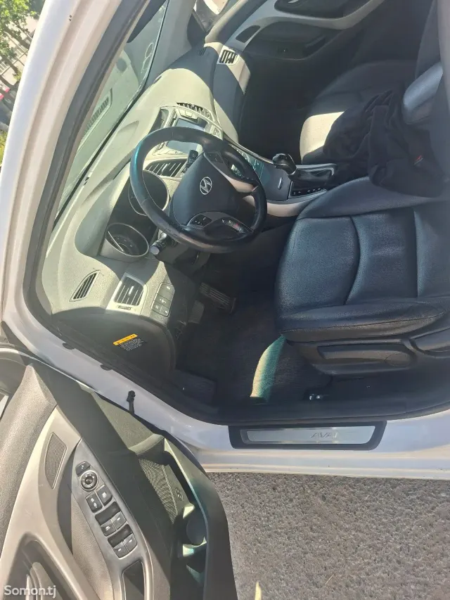 Hyundai Avante 2014 · 1.6 AT