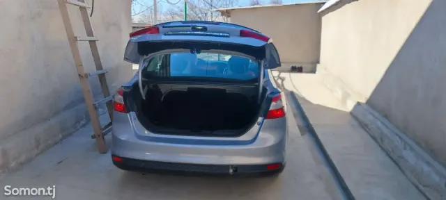 Ford Focus 2012 · 1.6 MT