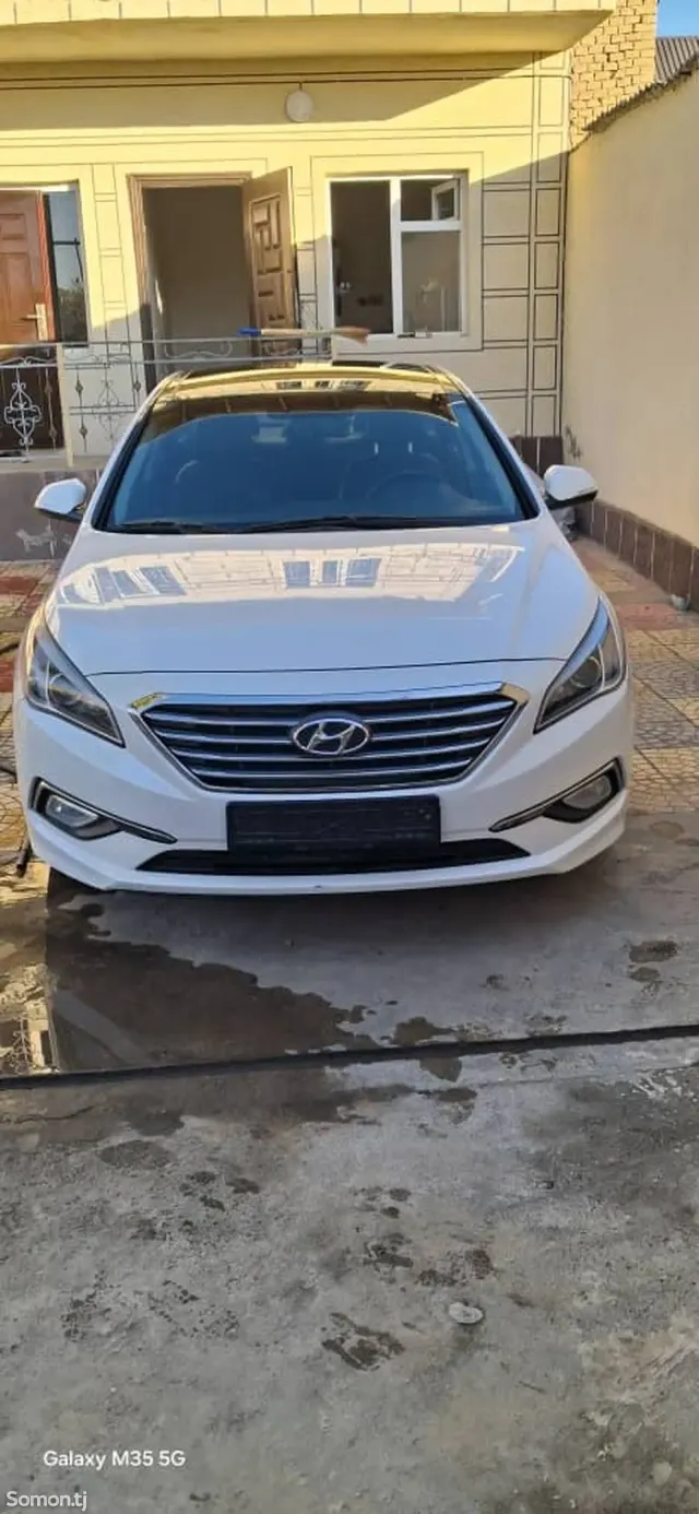 Hyundai Sonata 2015 · AT