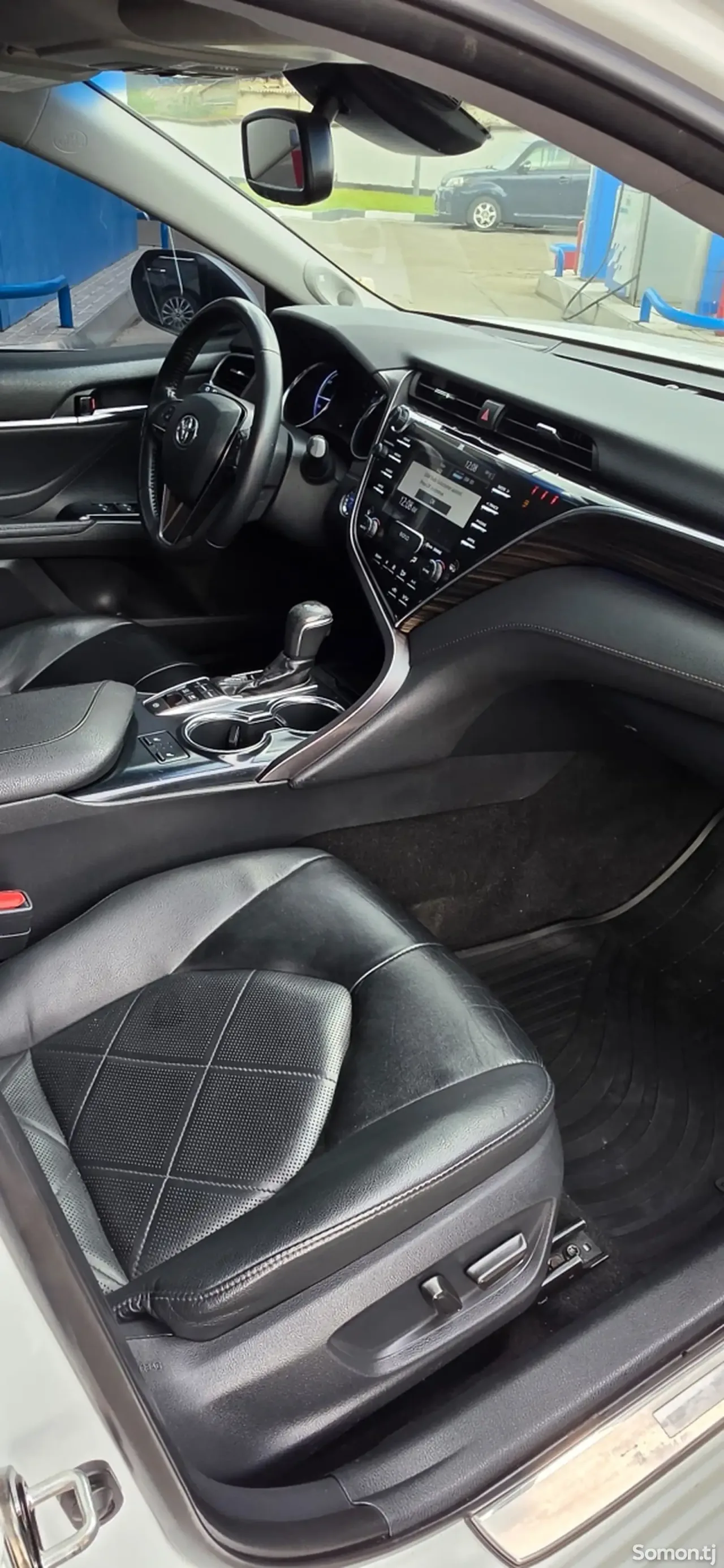 Toyota Camry 2018 · 2.5 AT