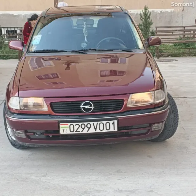 Opel Astra F 1996 · 1.6 MT