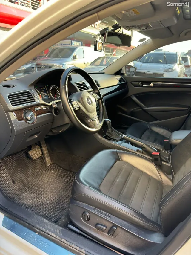 Volkswagen Passat 2014 · 2.0 AT