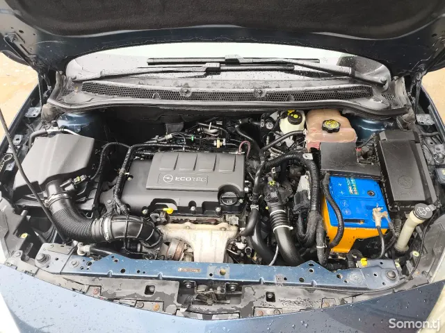 Opel Astra J 2012 · 1.4 MT