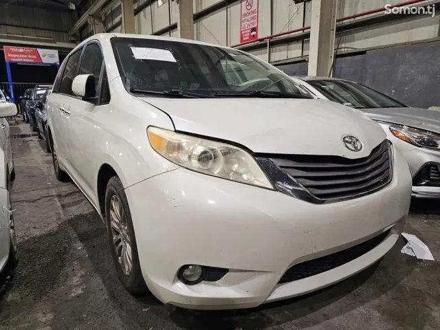 Toyota Sienna 2015 · 3.5 AT