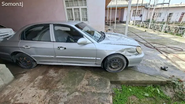 Hyundai Sonata 2003 · 1.6 MT