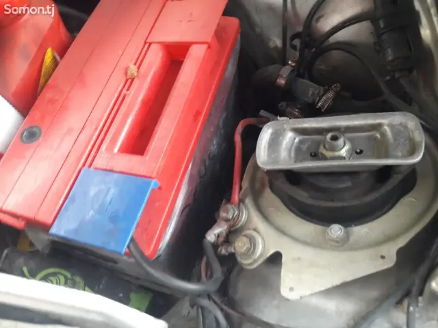 Mercedes-Benz W124 1991 · 2.0 MT