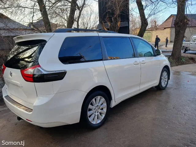 Toyota Sienna 2015 · 3.5 AT