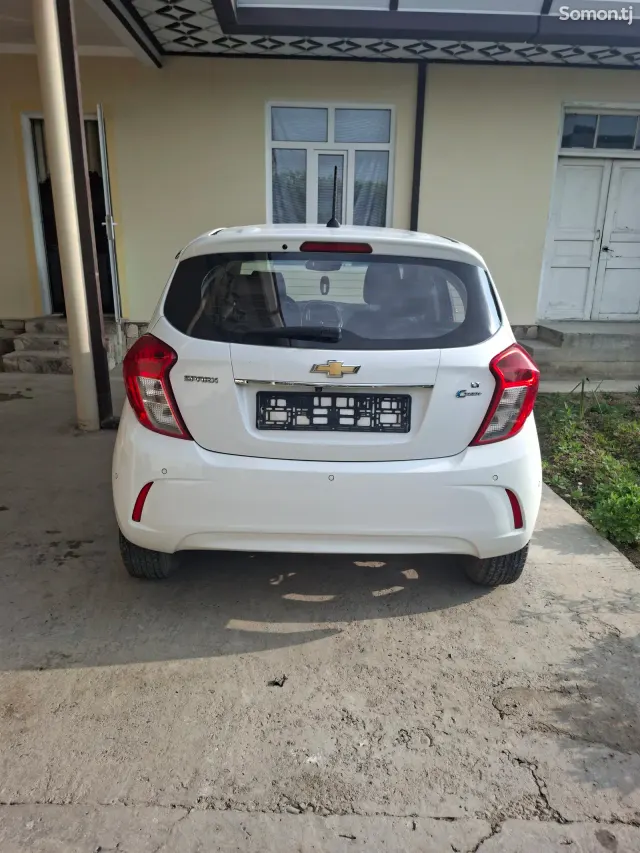 Chevrolet Spark 2016 · 1.0 AT