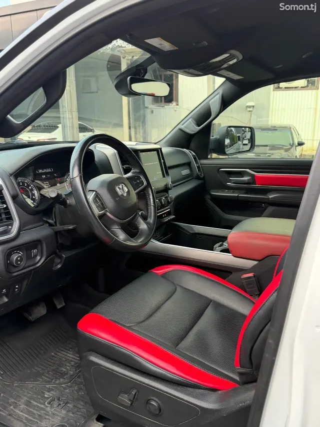 Dodge RAM 2023 · 5.7 AT