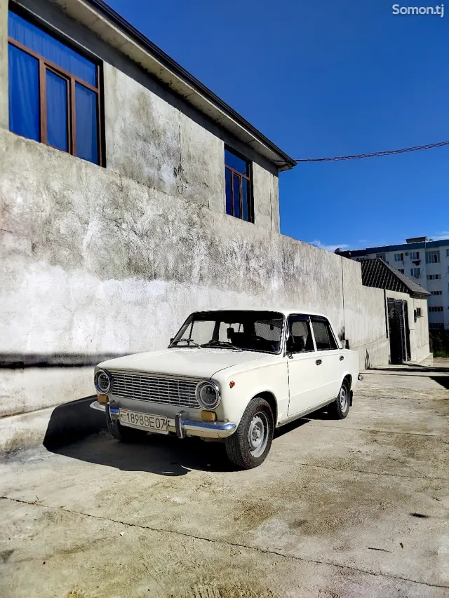 Lada (ВАЗ) 2107 1971 · 1.5 MT