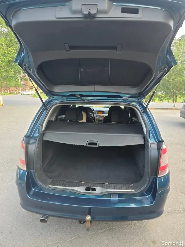 Opel Astra H 2008 · 1.6 MT