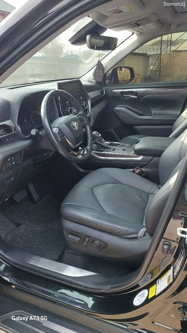 Toyota Highlander 2021 · 2.5 AT