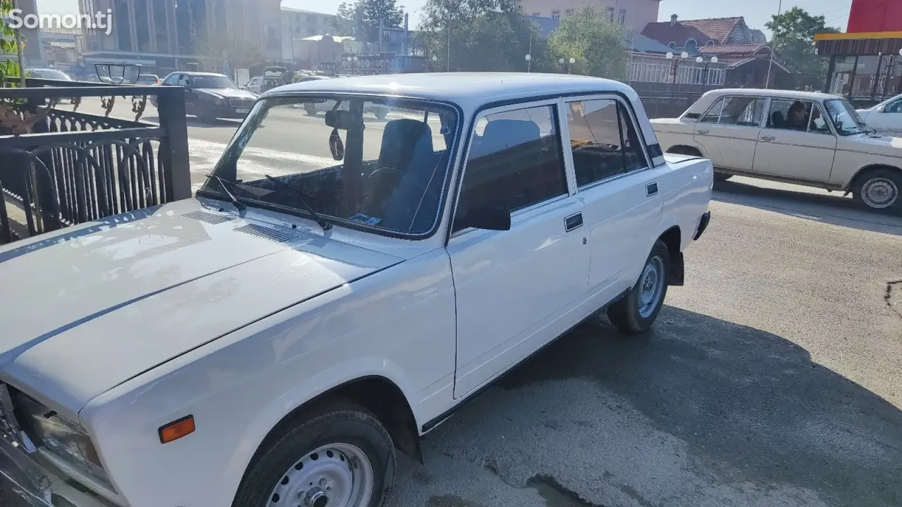 Lada (ВАЗ) 2107 2000 · 1.6 MT