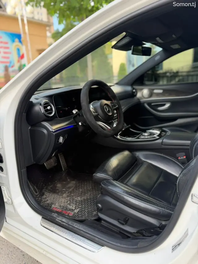 Mercedes-Benz E class 2018 · 2.2 AT