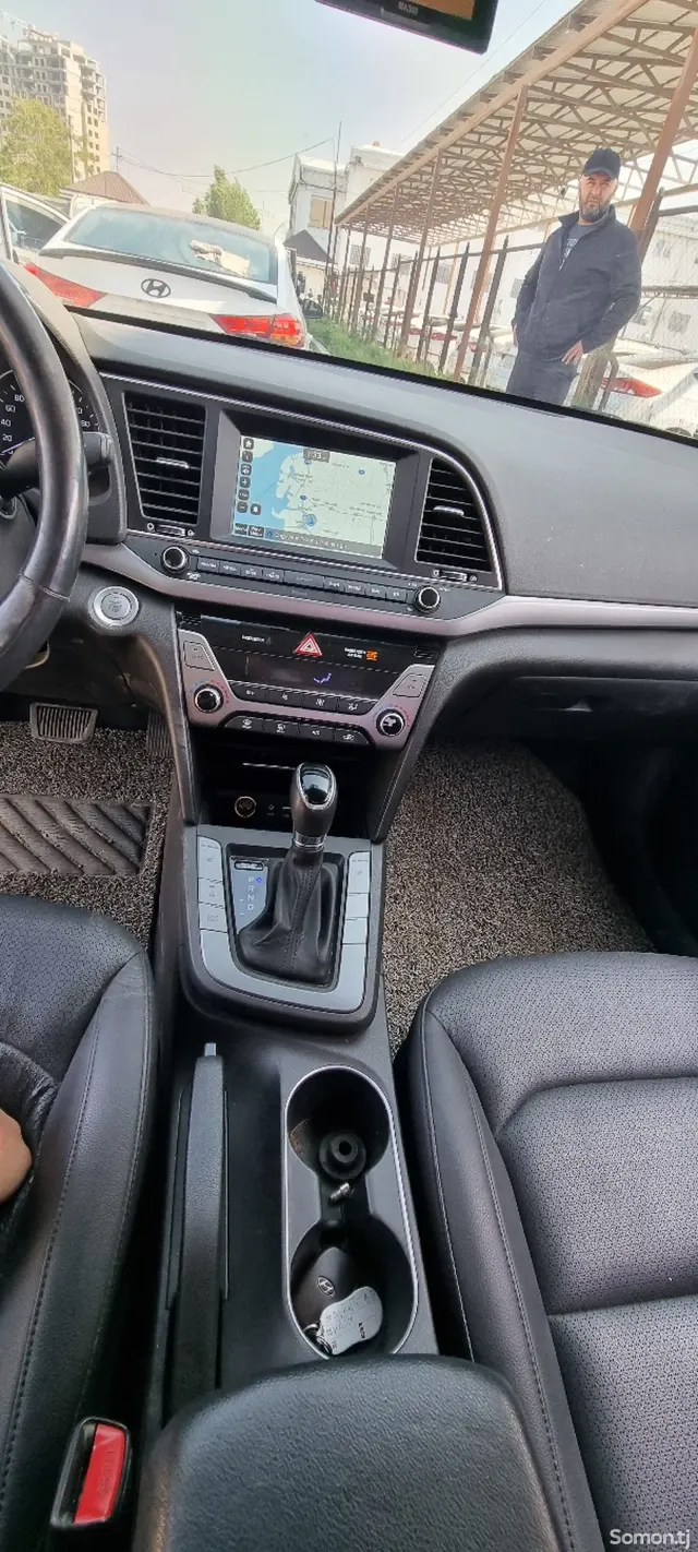 Hyundai Avante 2016 · 1.6 AT