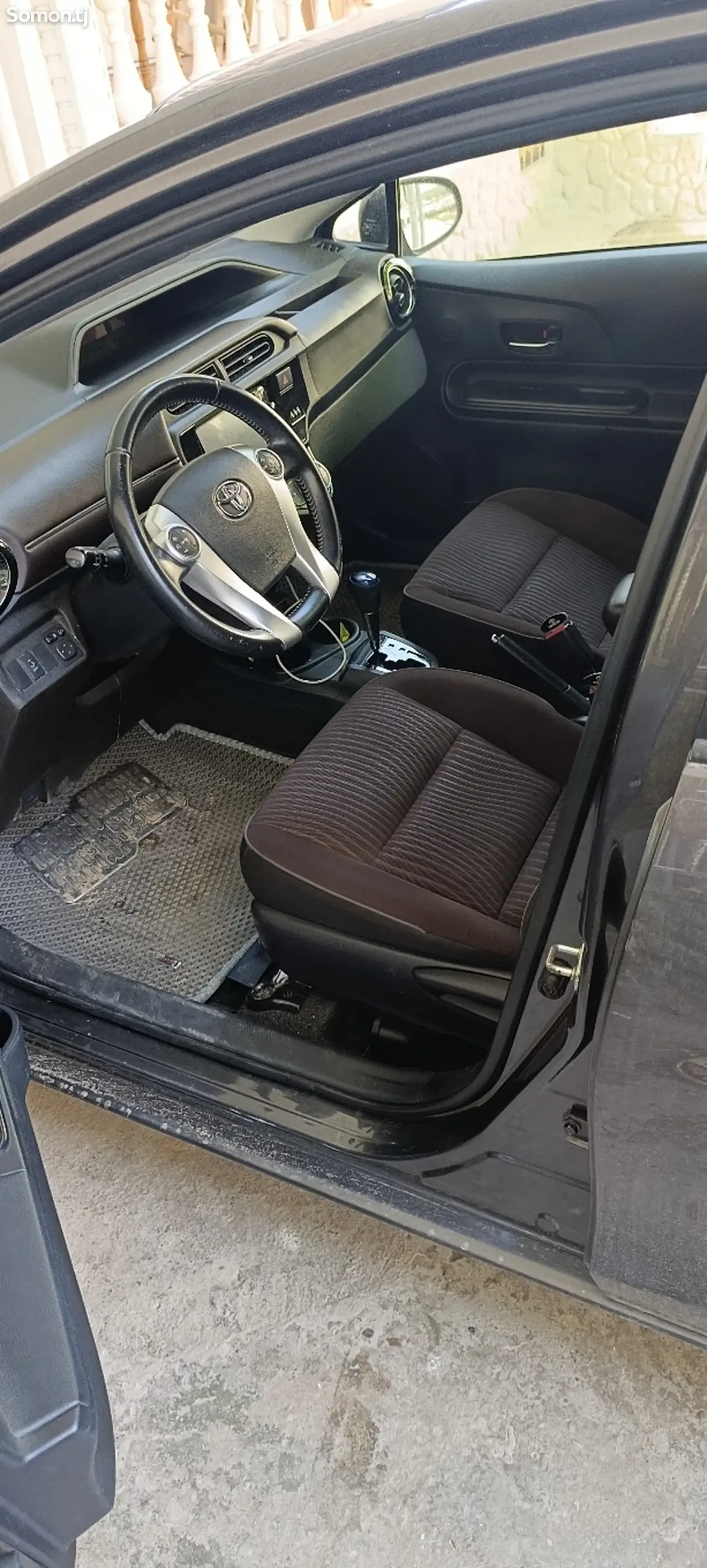 Toyota Aqua 2015 · 1.5 AT