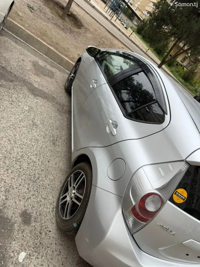 Toyota Aqua 2014 · 1.5 AT