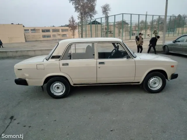 Lada (ВАЗ) 2107 1995 · 1.3 MT