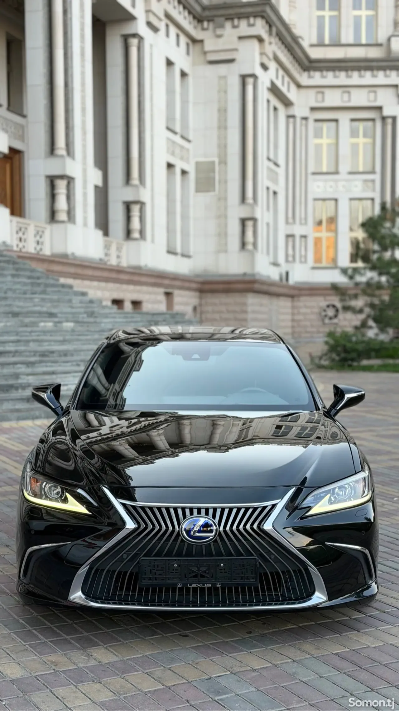 Lexus ES series 2020 · 2.5 AT