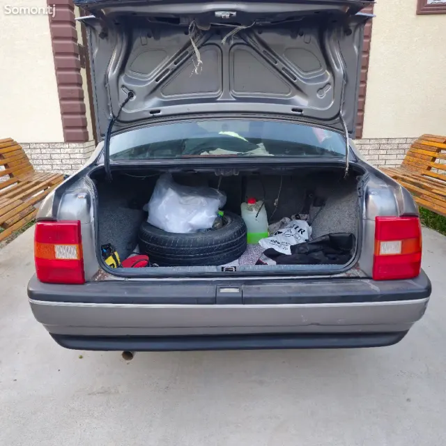 Opel Vectra A 1991 · 1.8 MT