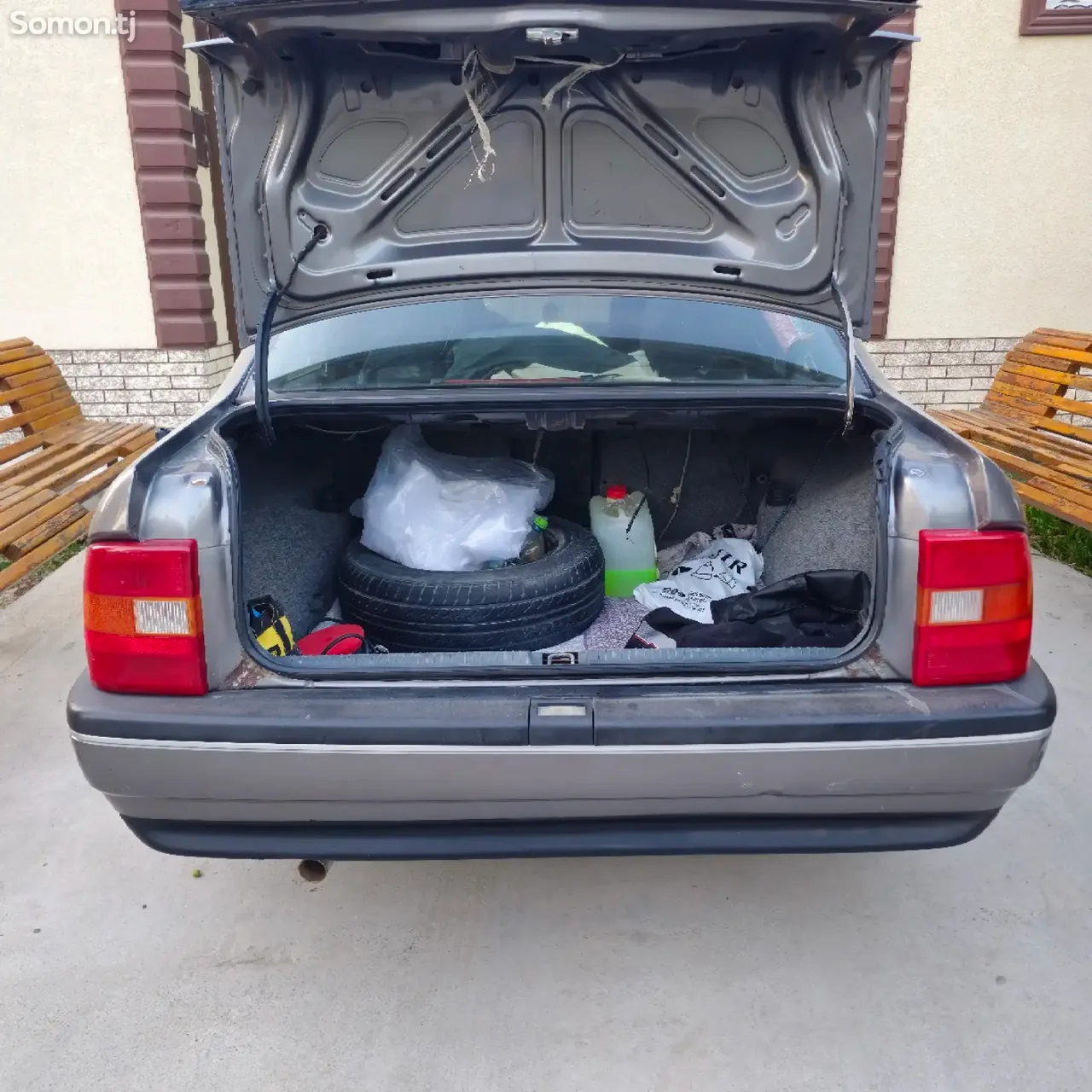 Opel Vectra A 1991 · 1.8 MT