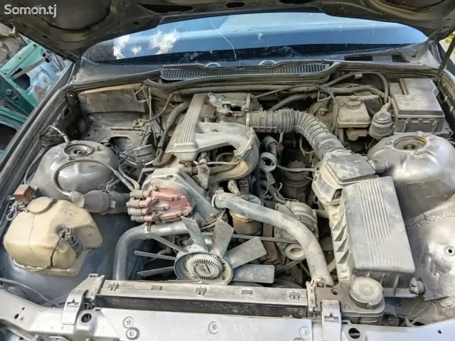 BMW 3 series 1993 · 1.6 MT