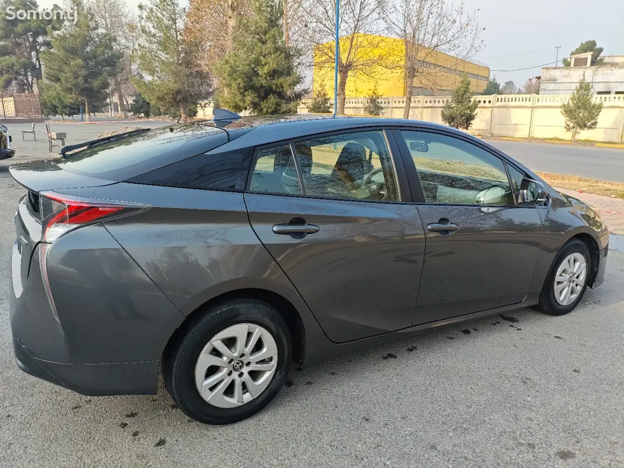 Toyota Prius 2016 · 1.8 AT